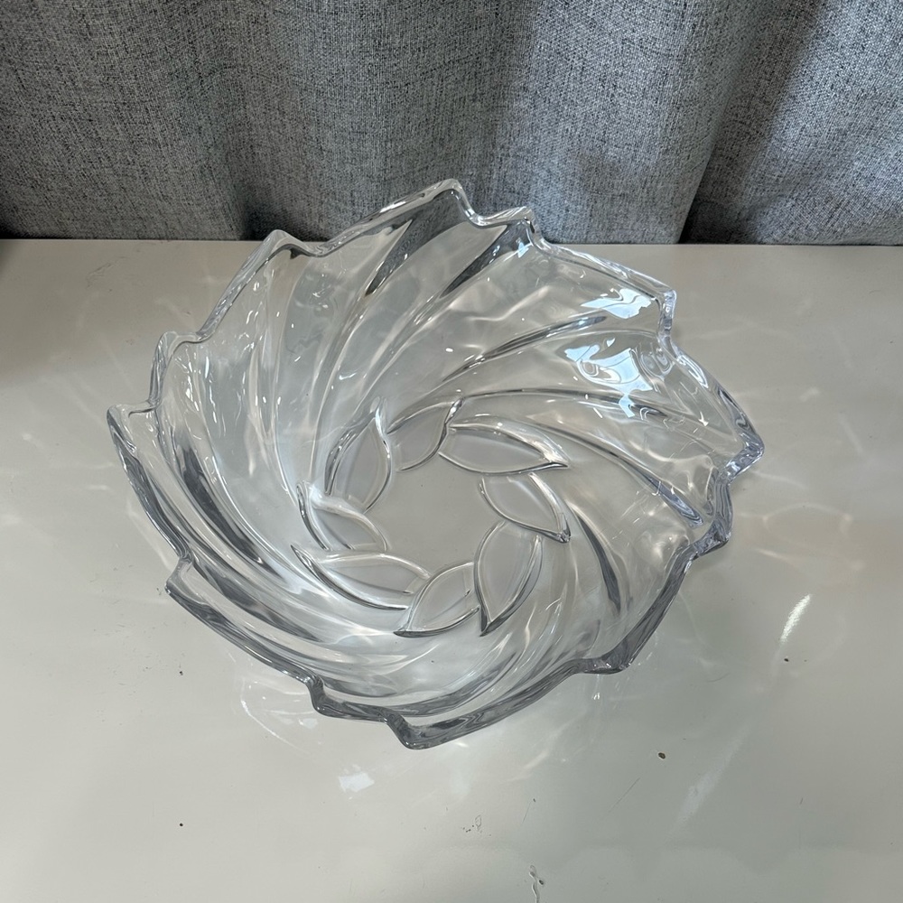Vintage Mikasa glass 11.5” houseware/salad bowl.